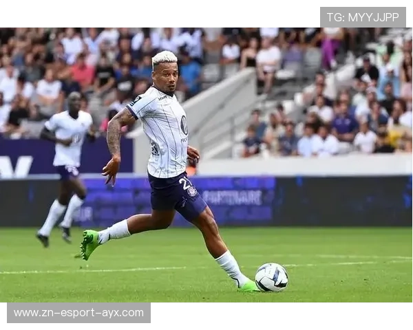 上海申花边锋拉唐精彩突破，制造点球机会，助力球队制胜